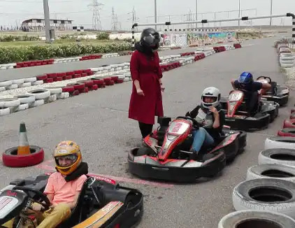 مجموعه کارتینگ و بیلیارد بین المللی پرند تهران