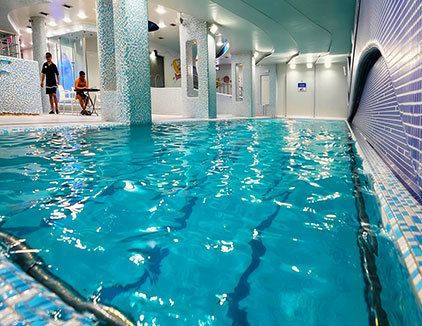 استخر دلفین آبی تهران